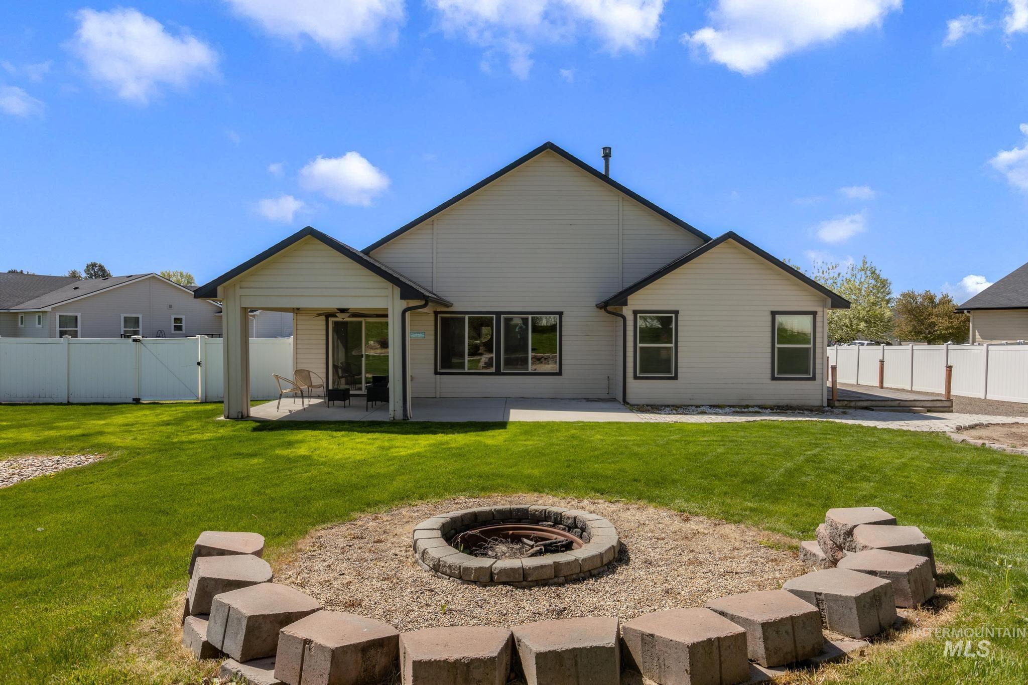 2040 Kelly Dr, Payette, Idaho 83661, 3 Bedrooms, 2 Bathrooms, Residential For Sale, Price $449,900,MLS 98983019