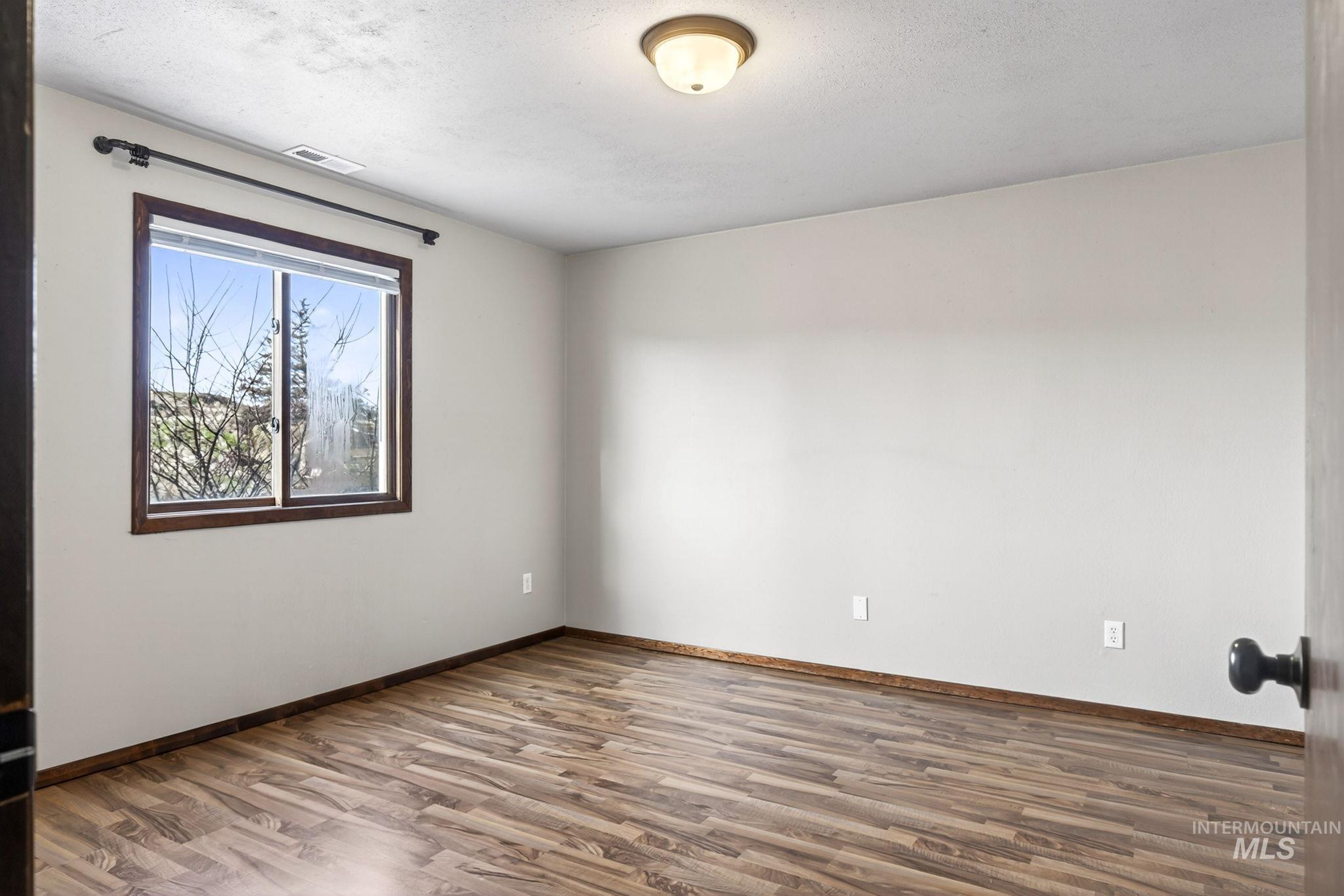 6621 E Willow Ave, Nampa, Idaho 83687, 4 Bedrooms, 2 Bathrooms, Residential For Sale, Price $555,000,MLS 98983020