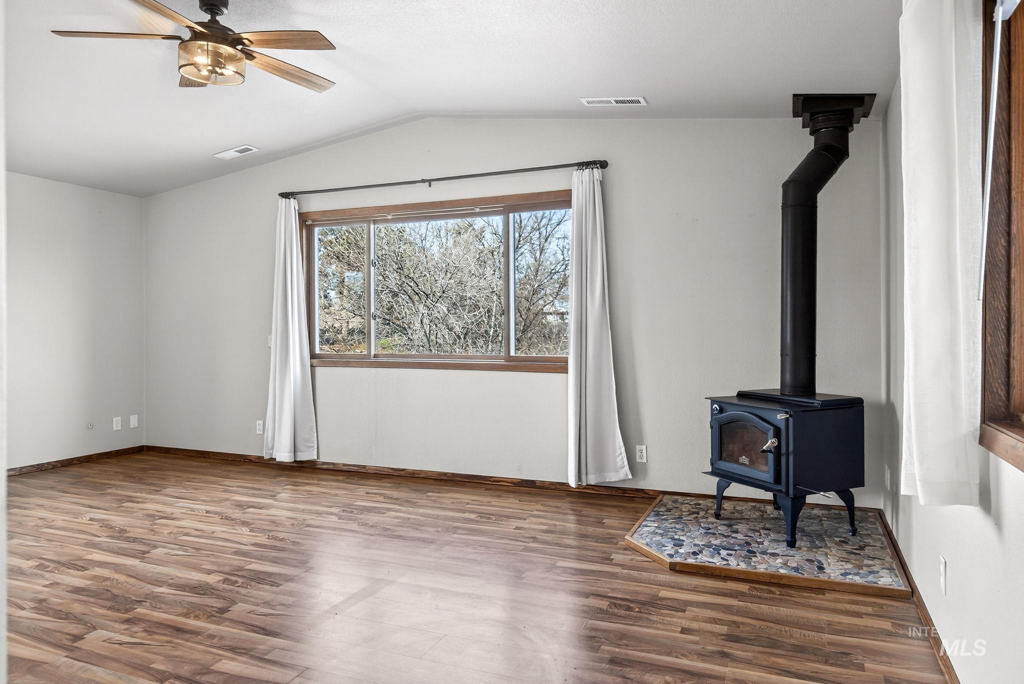 6621 E Willow Ave, Nampa, Idaho 83687, 4 Bedrooms, 2 Bathrooms, Residential For Sale, Price $555,000,MLS 98983020