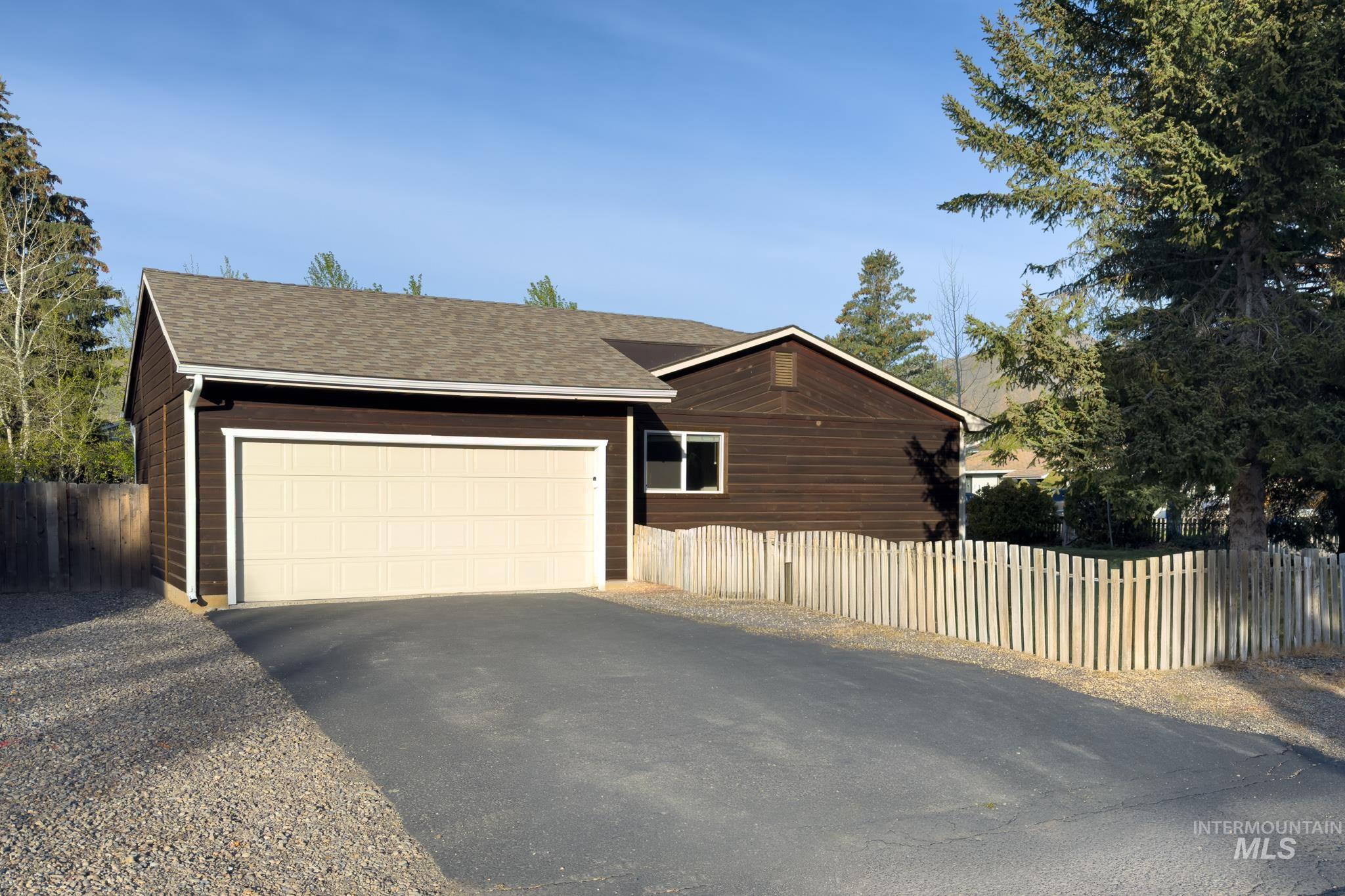 2850 Glenbrook Dr., Hailey, Idaho 83333-0000, 3 Bedrooms, 2 Bathrooms, Residential For Sale, Price $659,000,MLS 98983022