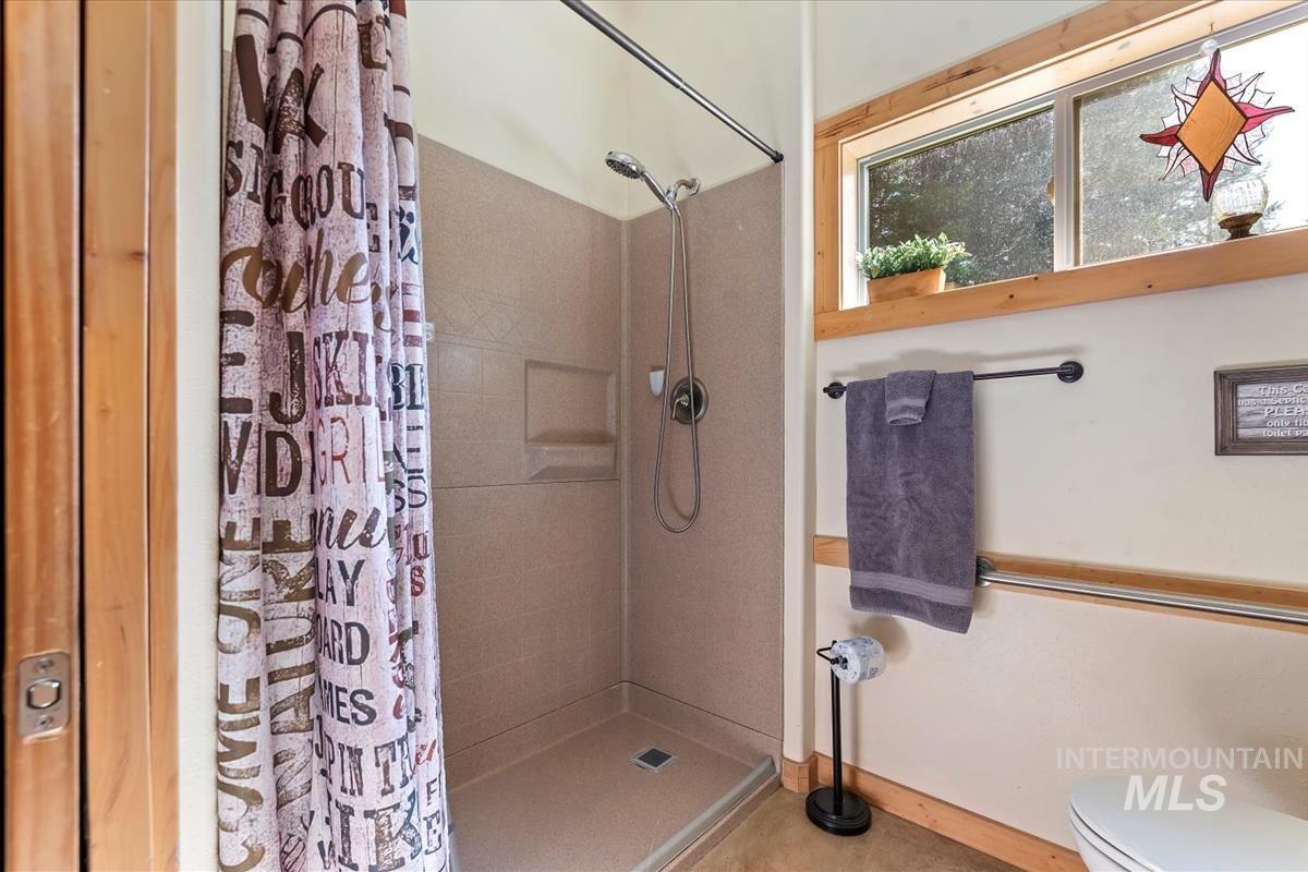 11 Shadow Rd, Garden Valley, Idaho 83622, 3 Bedrooms, 2 Bathrooms, Residential For Sale, Price $559,900,MLS 98983023