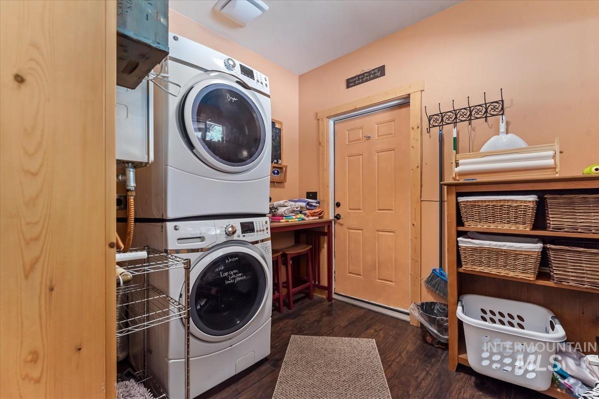 11 Shadow Rd, Garden Valley, Idaho 83622, 3 Bedrooms, 2 Bathrooms, Residential For Sale, Price $559,900,MLS 98983023