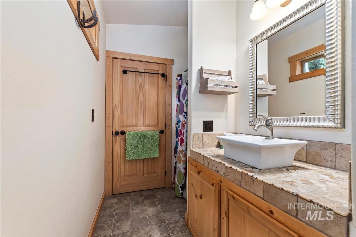 11 Shadow Rd, Garden Valley, Idaho 83622, 3 Bedrooms, 2 Bathrooms, Residential For Sale, Price $559,900,MLS 98983023