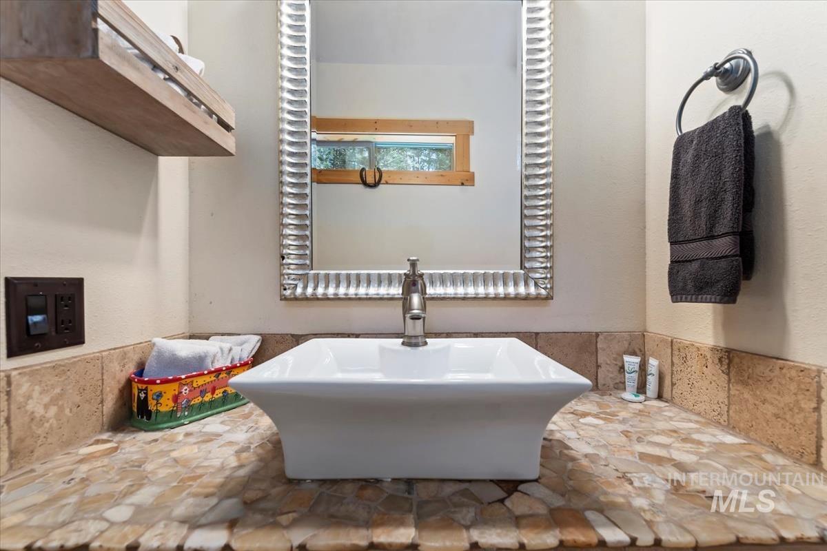 11 Shadow Rd, Garden Valley, Idaho 83622, 3 Bedrooms, 2 Bathrooms, Residential For Sale, Price $559,900,MLS 98983023