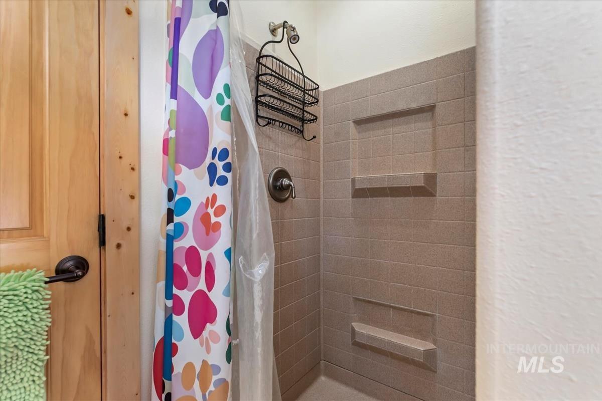 11 Shadow Rd, Garden Valley, Idaho 83622, 3 Bedrooms, 2 Bathrooms, Residential For Sale, Price $559,900,MLS 98983023