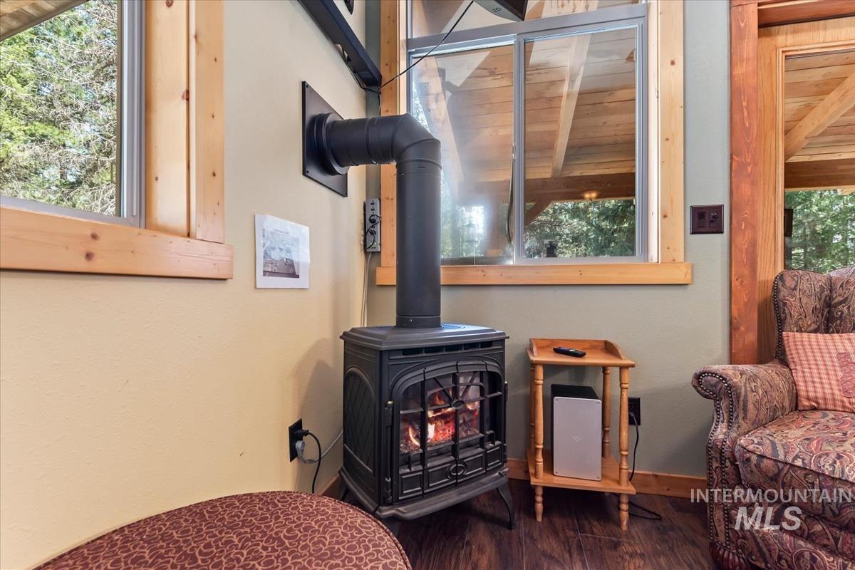 11 Shadow Rd, Garden Valley, Idaho 83622, 3 Bedrooms, 2 Bathrooms, Residential For Sale, Price $559,900,MLS 98983023