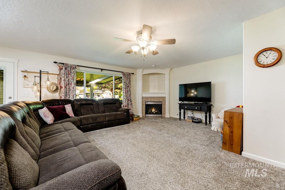 4151 Clearbrook Pl, Meridian, Idaho 83646, 4 Bedrooms, 3 Bathrooms, Residential For Sale, Price $598,000,MLS 98983025