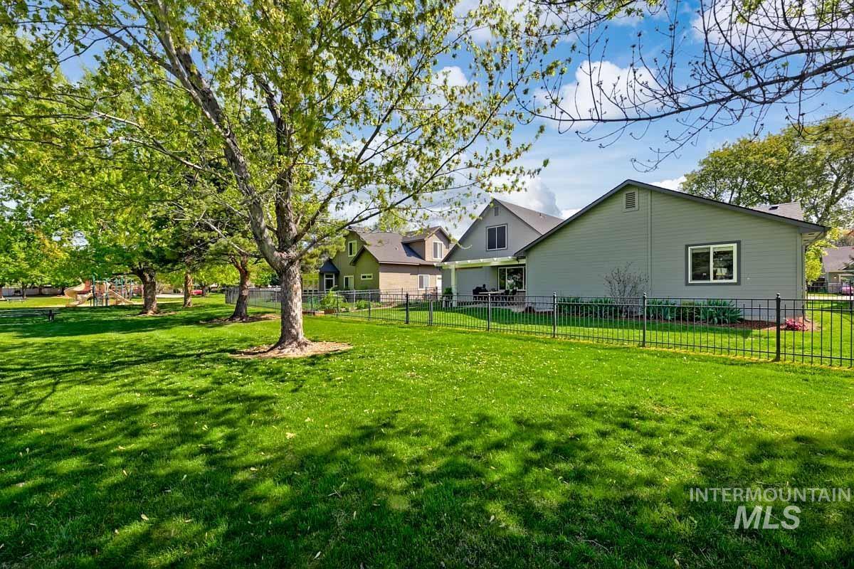 4151 Clearbrook Pl, Meridian, Idaho 83646, 4 Bedrooms, 3 Bathrooms, Residential For Sale, Price $598,000,MLS 98983025