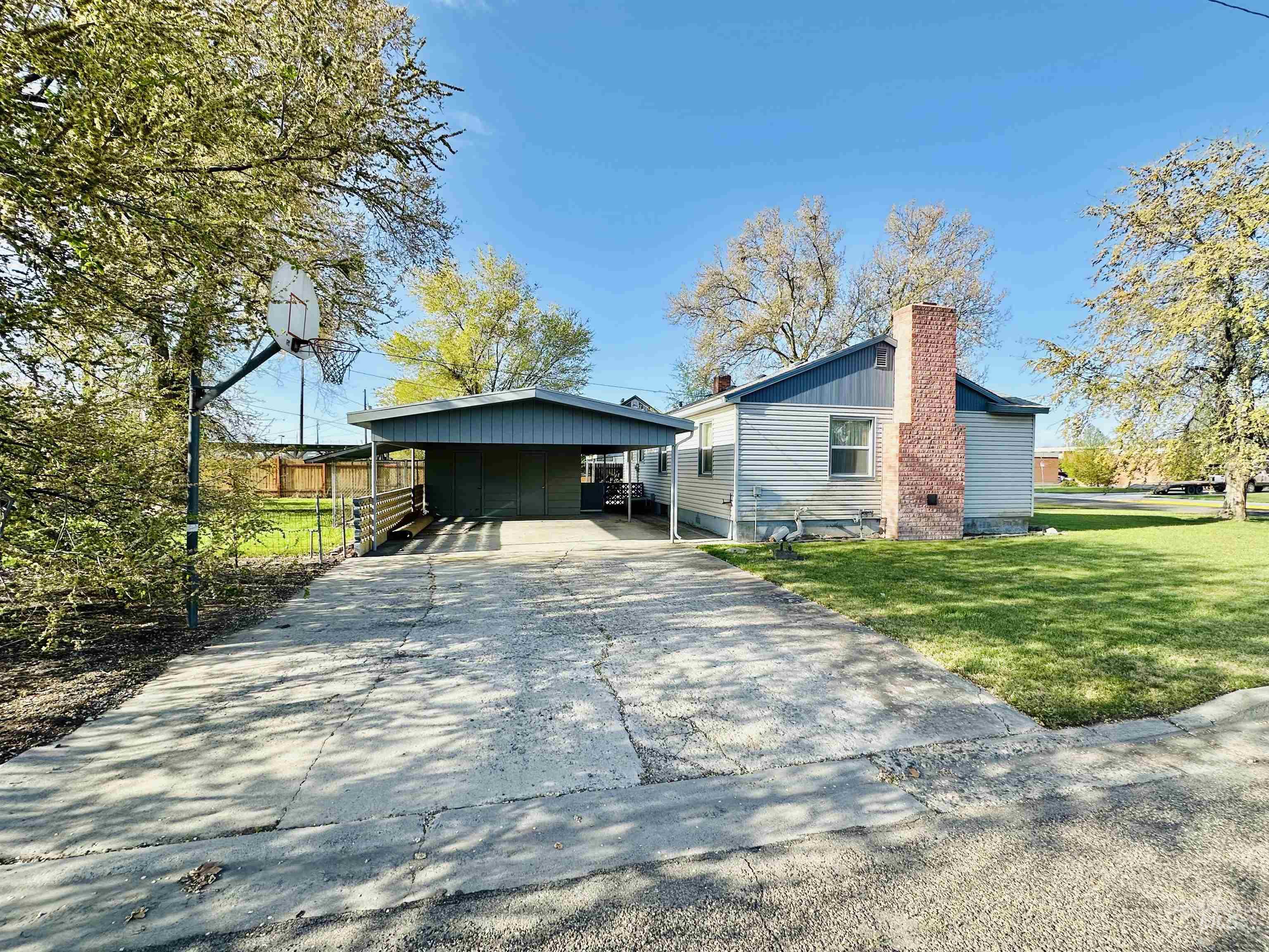 912 SW 5TH ST, Ontario, Oregon 97914, 3 Bedrooms, 2 Bathrooms, Residential For Sale, Price $275,000, 98983026