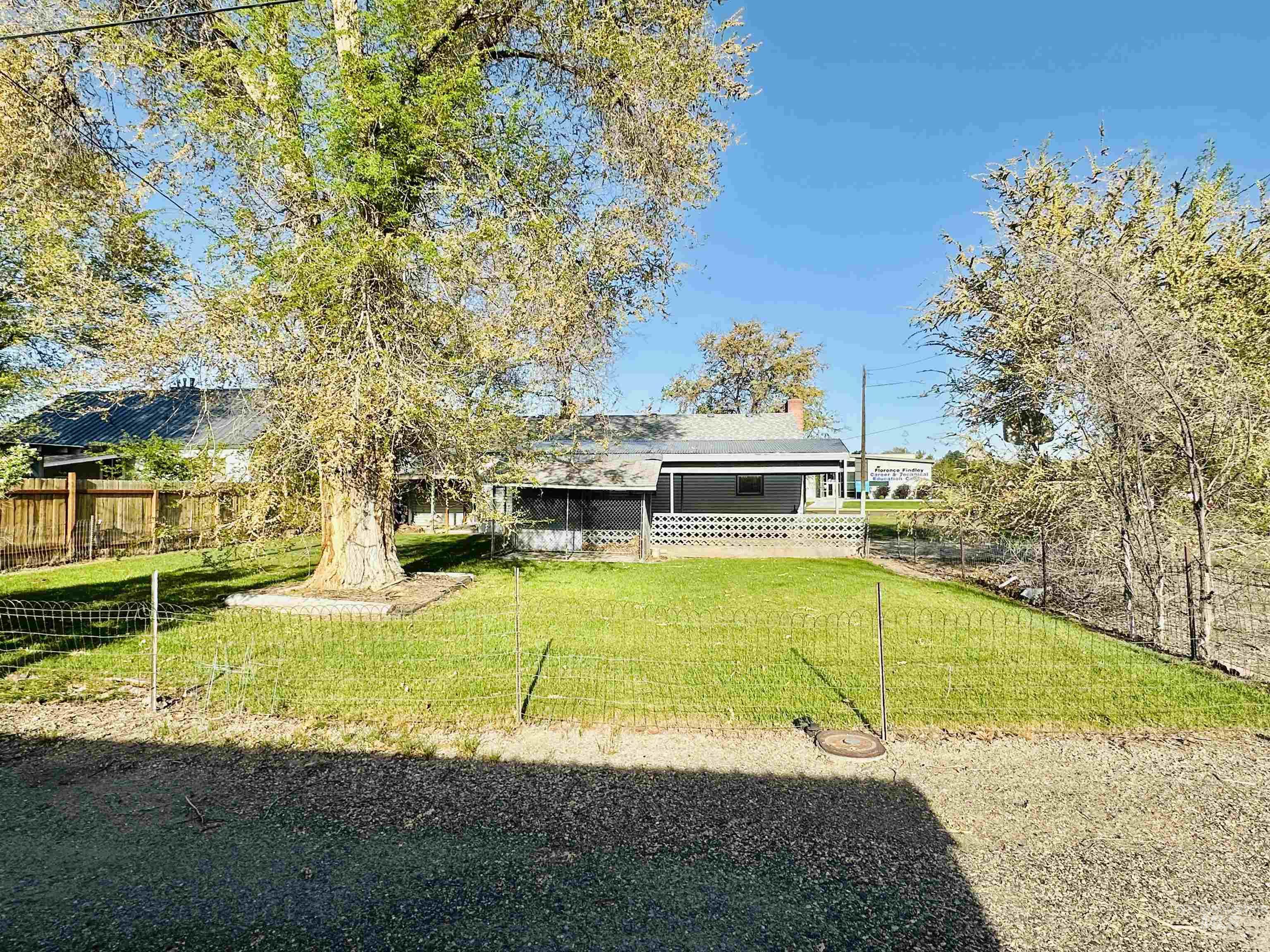 912 SW 5TH ST, Ontario, Oregon 97914, 3 Bedrooms, 2 Bathrooms, Residential For Sale, Price $275,000, 98983026