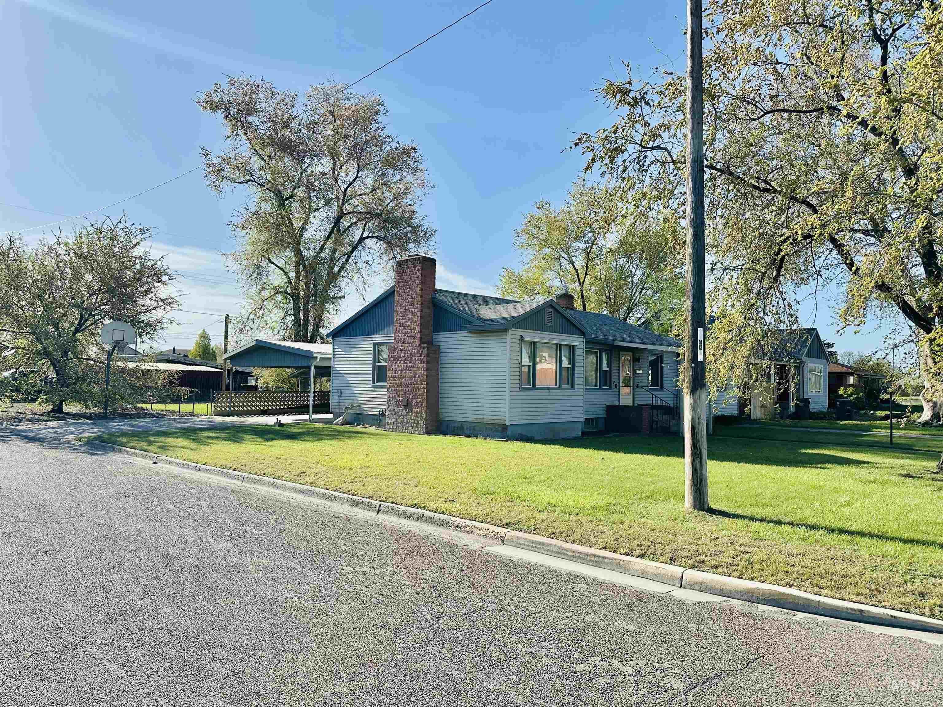 912 SW 5TH ST, Ontario, Oregon 97914, 3 Bedrooms, 2 Bathrooms, Residential For Sale, Price $275,000, 98983026