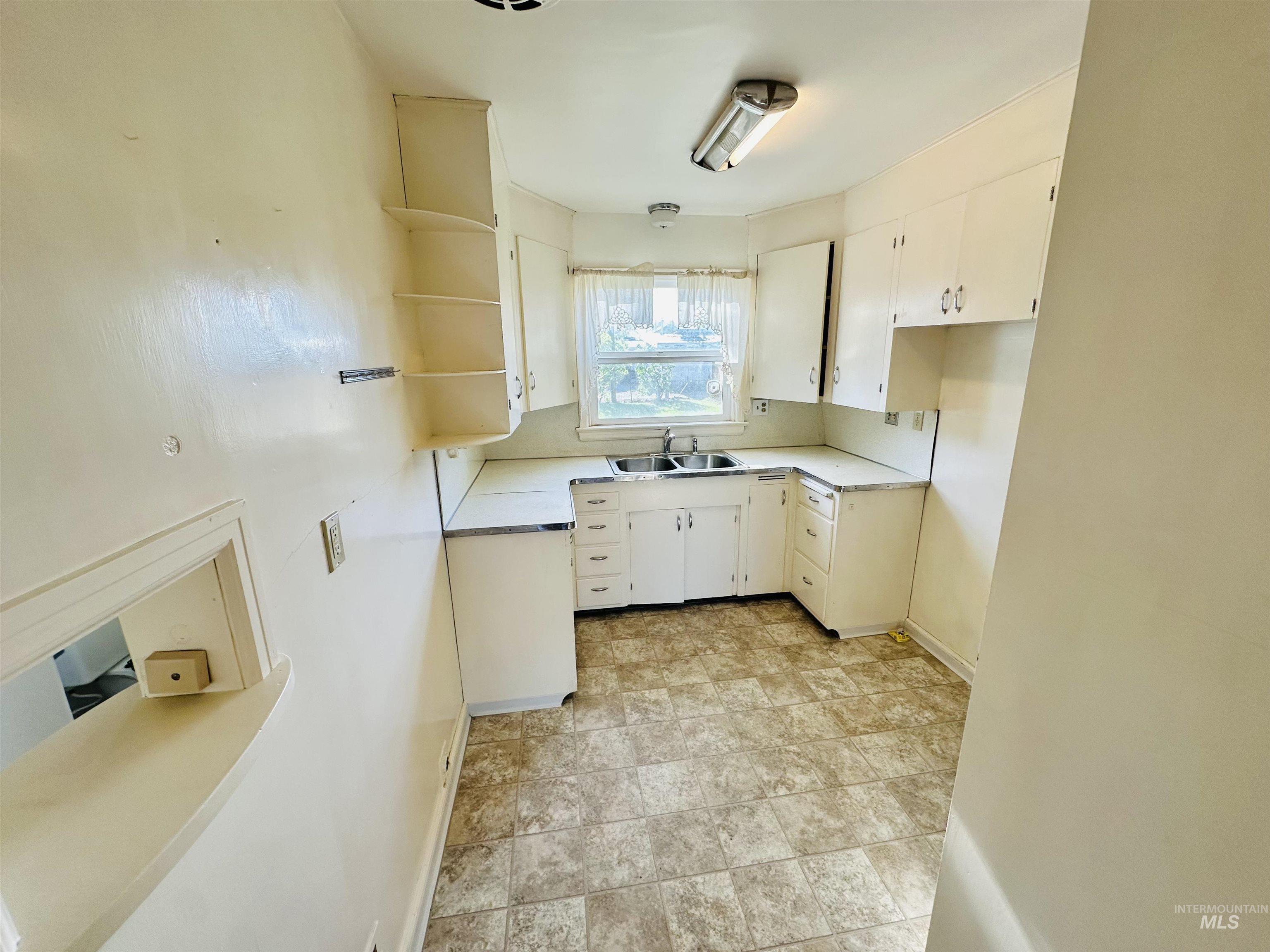 912 SW 5TH ST, Ontario, Oregon 97914, 3 Bedrooms, 2 Bathrooms, Residential For Sale, Price $275,000, 98983026