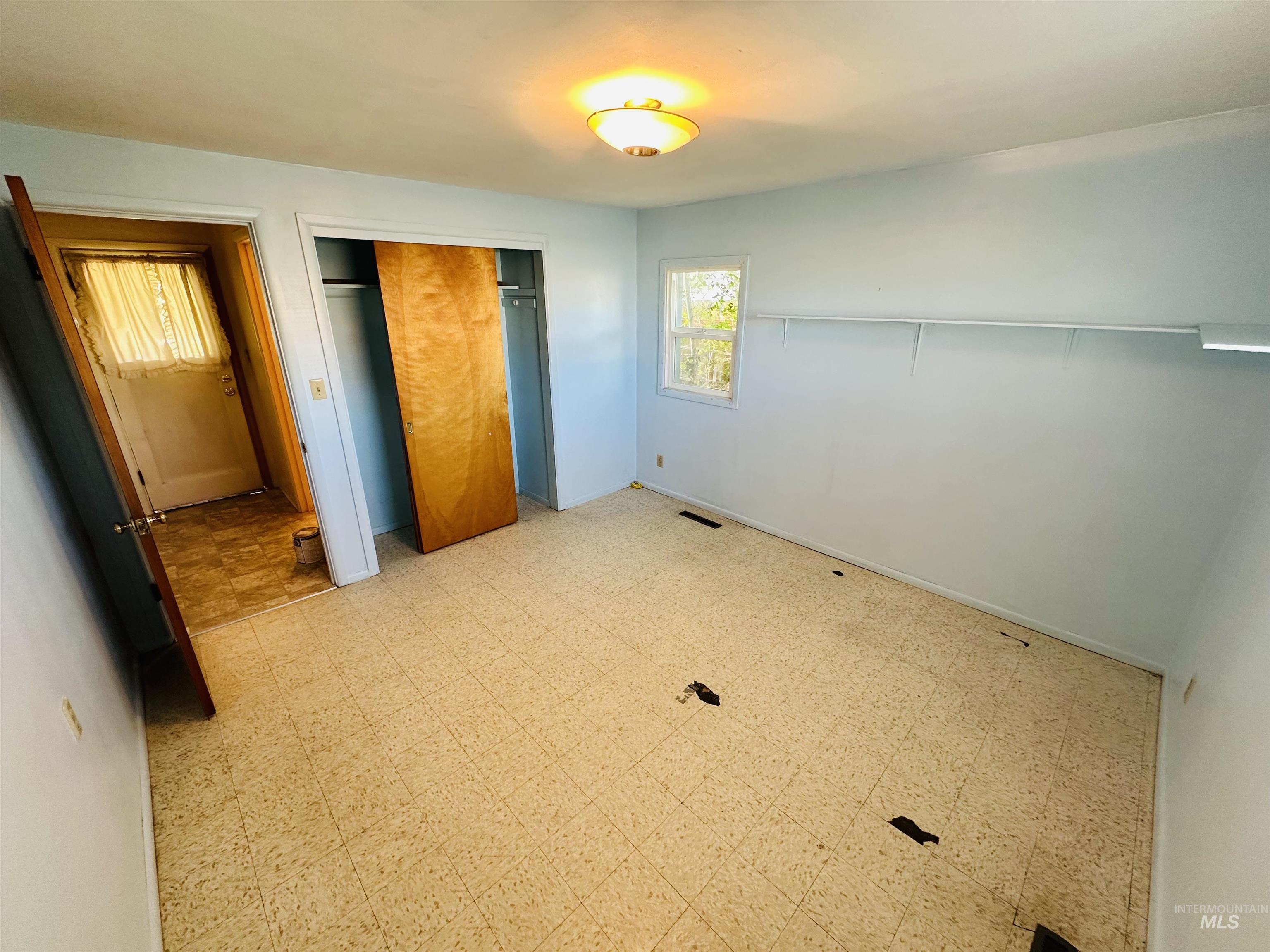 912 SW 5TH ST, Ontario, Oregon 97914, 3 Bedrooms, 2 Bathrooms, Residential For Sale, Price $275,000, 98983026