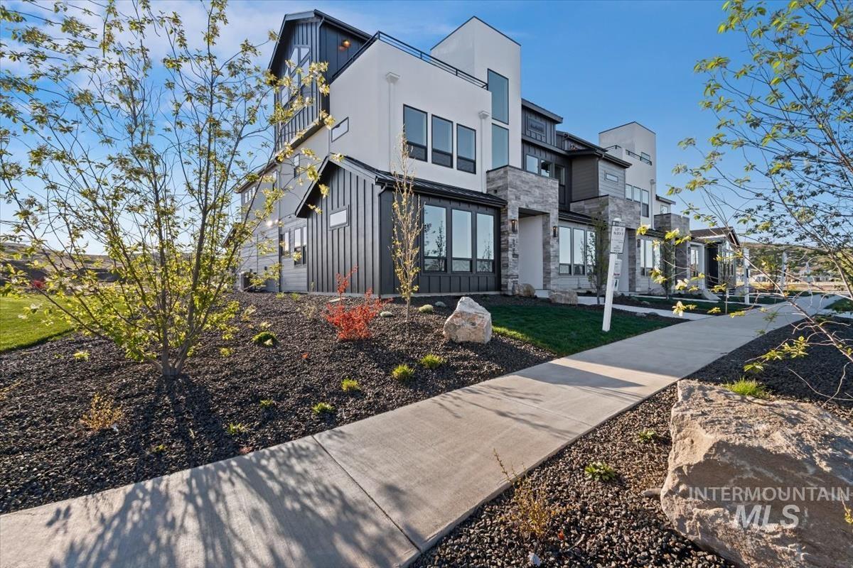 6397 N Birch Run Ln, Eagle, Idaho 83616, 3 Bedrooms, 2.5 Bathrooms, Residential For Sale, Price $524,800,MLS 98983027