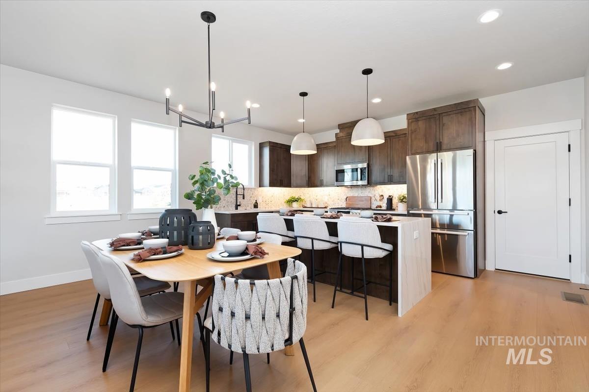 6397 N Birch Run Ln, Eagle, Idaho 83616, 3 Bedrooms, 2.5 Bathrooms, Residential For Sale, Price $524,800,MLS 98983027