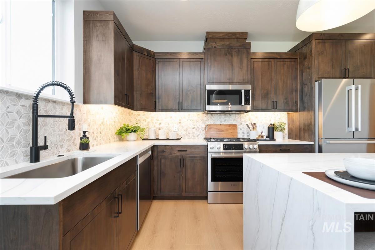 6397 N Birch Run Ln, Eagle, Idaho 83616, 3 Bedrooms, 2.5 Bathrooms, Residential For Sale, Price $524,800,MLS 98983027