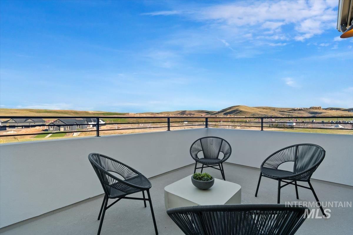 6397 N Birch Run Ln, Eagle, Idaho 83616, 3 Bedrooms, 2.5 Bathrooms, Residential For Sale, Price $524,800,MLS 98983027