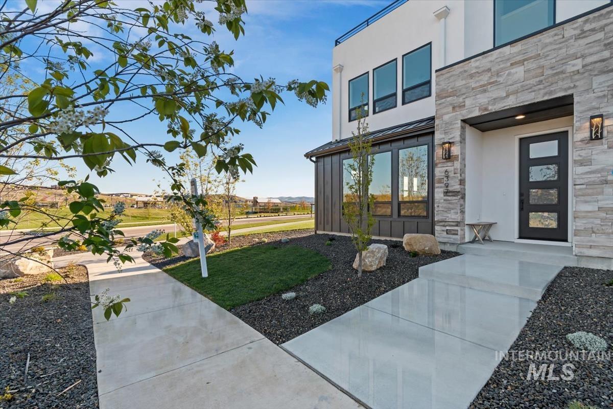 6397 N Birch Run Ln, Eagle, Idaho 83616, 3 Bedrooms, 2.5 Bathrooms, Residential For Sale, Price $524,800,MLS 98983027