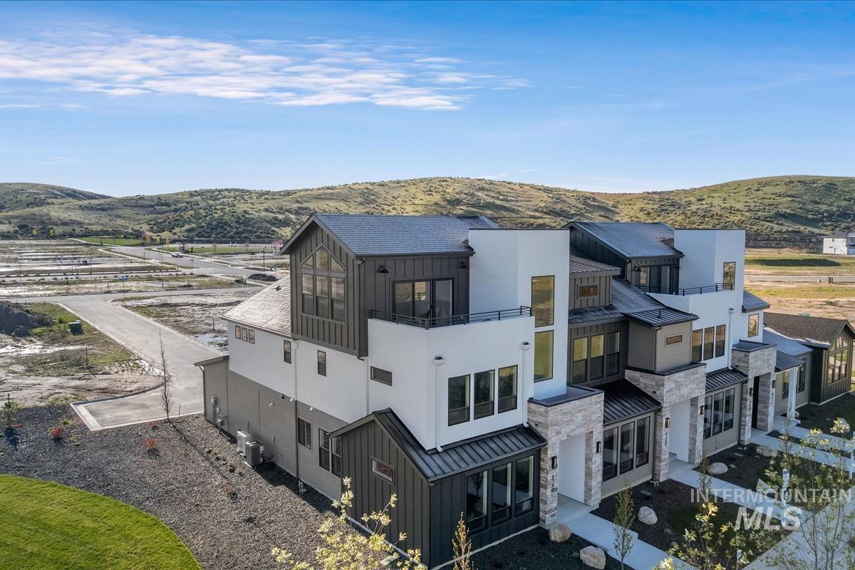 6397 N Birch Run Ln, Eagle, Idaho 83616, 3 Bedrooms, 2.5 Bathrooms, Residential For Sale, Price $524,800,MLS 98983027