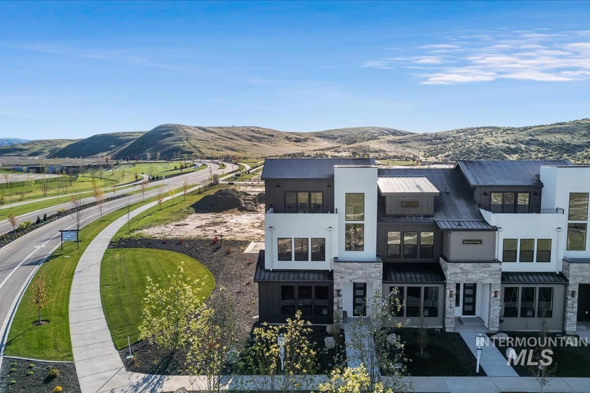 6397 N Birch Run Ln, Eagle, Idaho 83616, 3 Bedrooms, 2.5 Bathrooms, Residential For Sale, Price $524,800,MLS 98983027