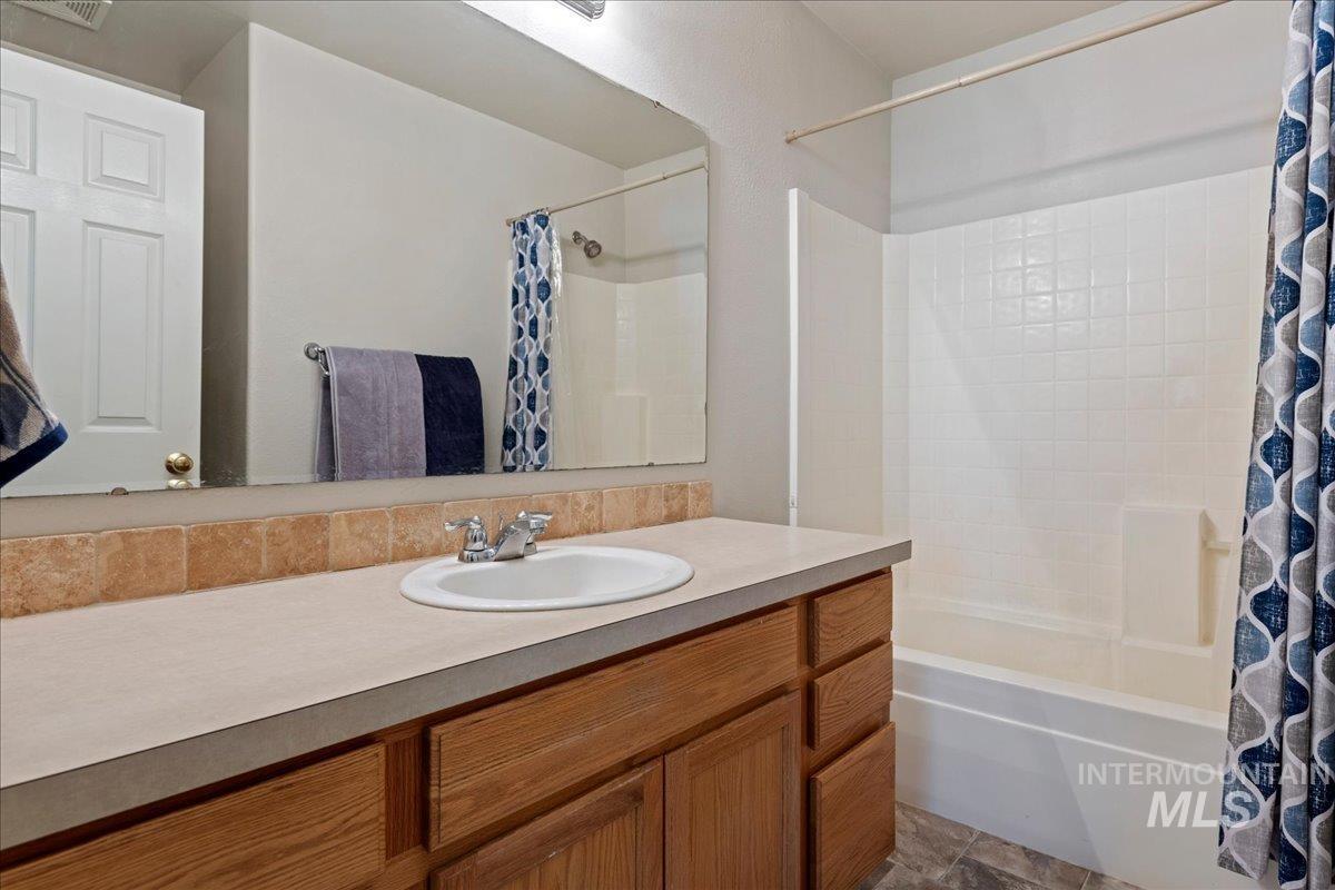 2021 N Eureka Ave., Meridian, Idaho 83646, 4 Bedrooms, 2.5 Bathrooms, Residential For Sale, Price $422,000,MLS 98983028