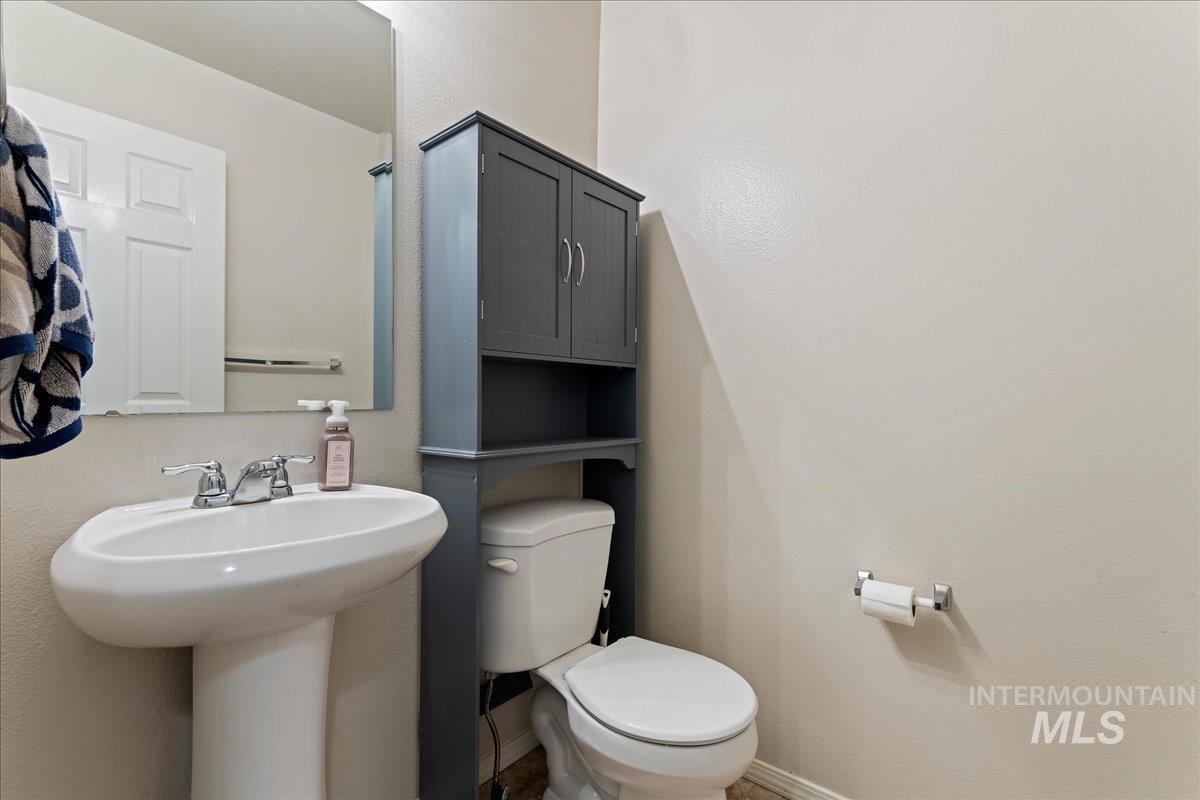 2021 N Eureka Ave., Meridian, Idaho 83646, 4 Bedrooms, 2.5 Bathrooms, Residential For Sale, Price $422,000,MLS 98983028