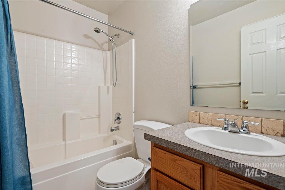 2021 N Eureka Ave., Meridian, Idaho 83646, 4 Bedrooms, 2.5 Bathrooms, Residential For Sale, Price $422,000,MLS 98983028