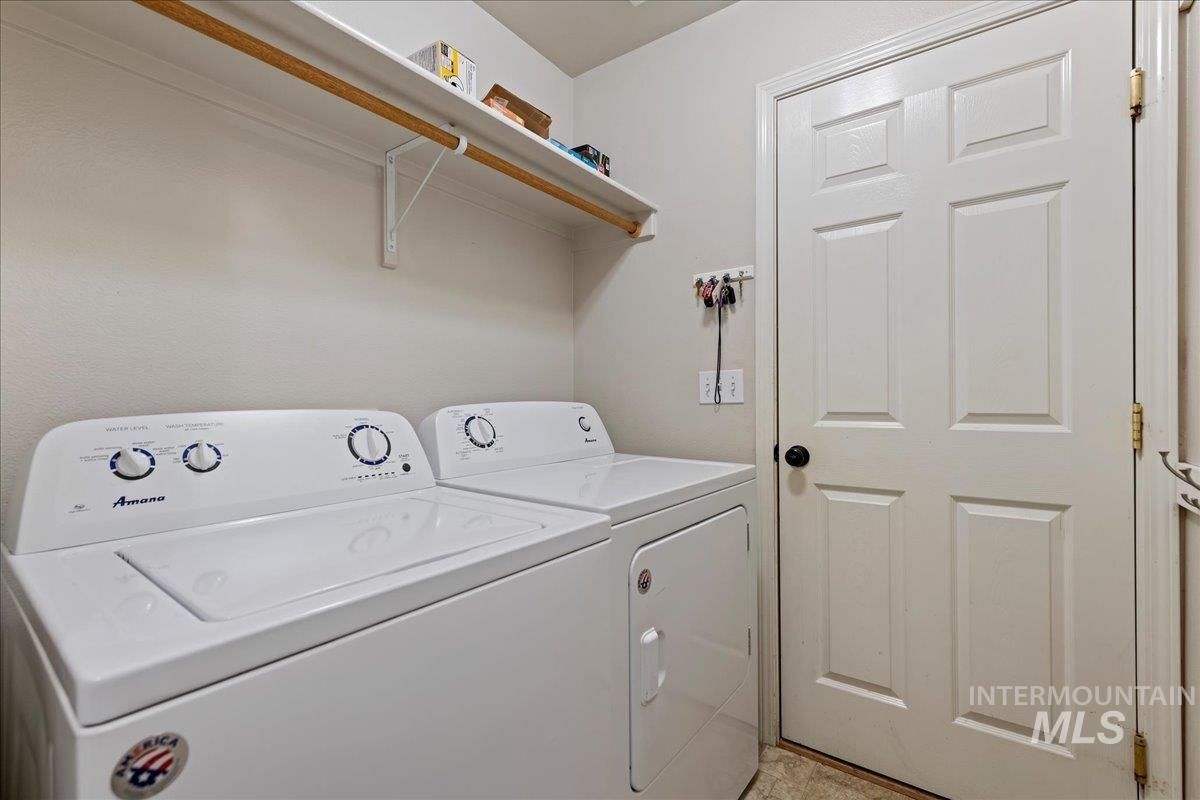 2021 N Eureka Ave., Meridian, Idaho 83646, 4 Bedrooms, 2.5 Bathrooms, Residential For Sale, Price $422,000,MLS 98983028