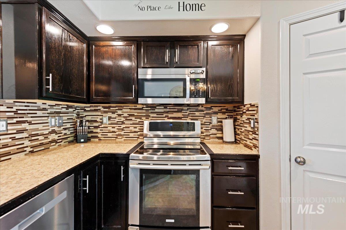 2021 N Eureka Ave., Meridian, Idaho 83646, 4 Bedrooms, 2.5 Bathrooms, Residential For Sale, Price $422,000,MLS 98983028