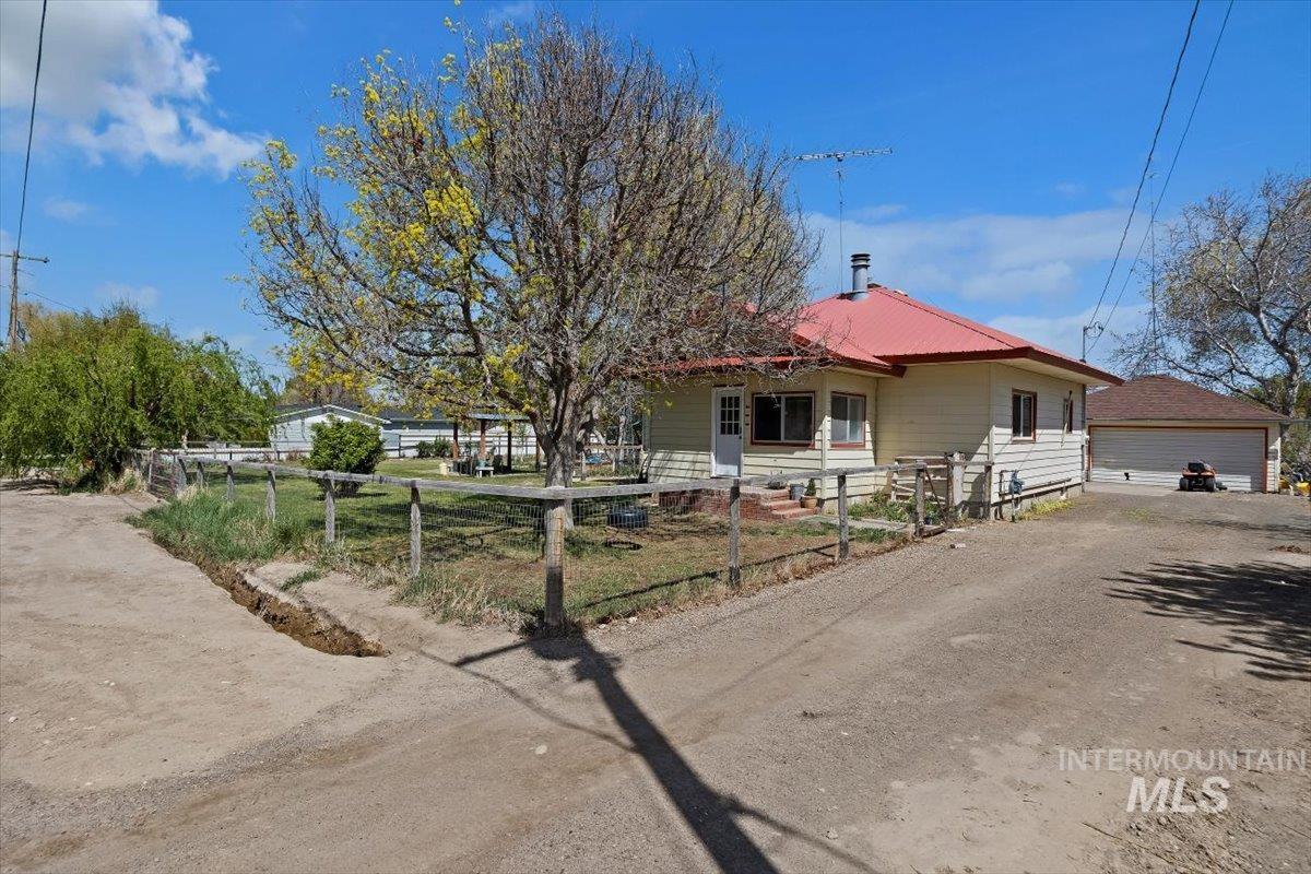 931 Robertson St, Buhl, Idaho 83316, 3 Bedrooms, 2 Bathrooms, Residential For Sale, Price $410,000,MLS 98983035
