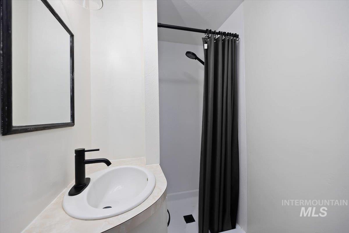 931 Robertson St, Buhl, Idaho 83316, 3 Bedrooms, 2 Bathrooms, Residential For Sale, Price $410,000,MLS 98983035