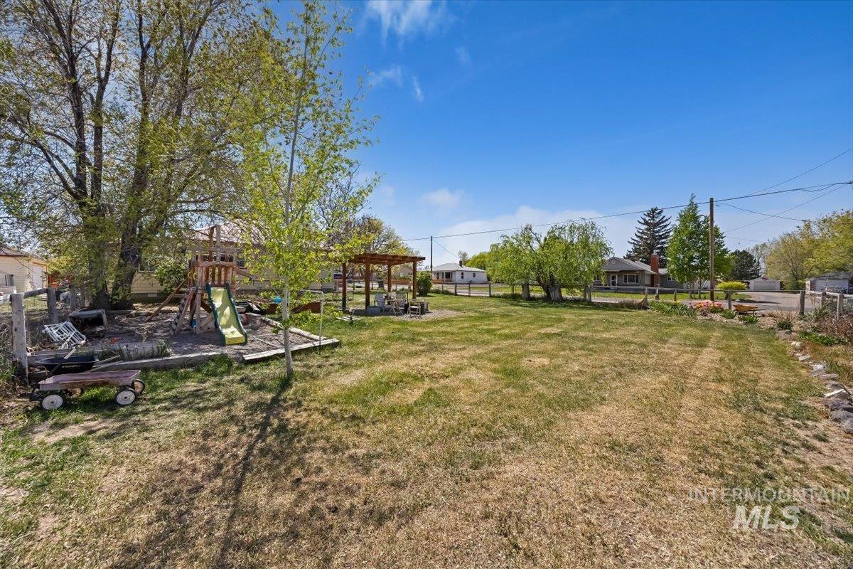 931 Robertson St, Buhl, Idaho 83316, 3 Bedrooms, 2 Bathrooms, Residential For Sale, Price $410,000,MLS 98983035