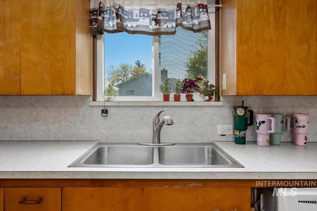 931 Robertson St, Buhl, Idaho 83316, 3 Bedrooms, 2 Bathrooms, Residential For Sale, Price $410,000,MLS 98983035