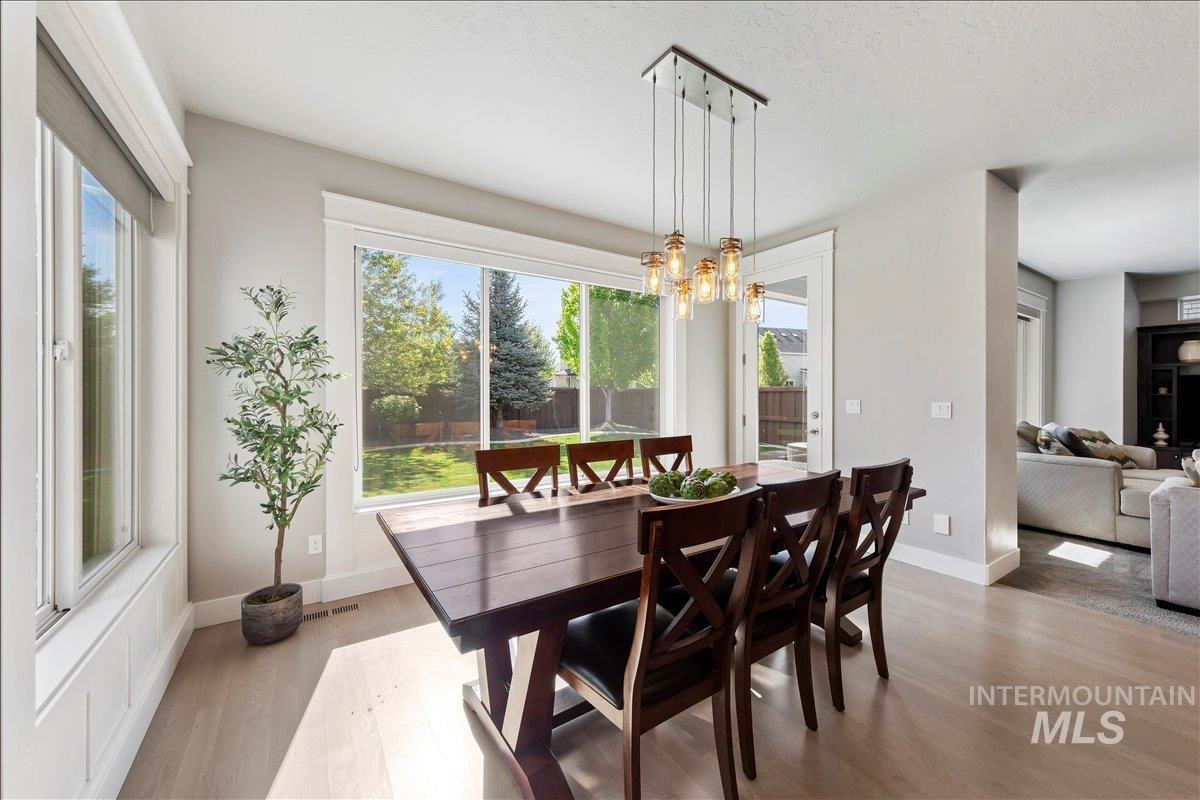 5986 N Vicenza Ave., Meridian, Idaho 83646, 4 Bedrooms, 2.5 Bathrooms, Residential For Sale, Price $774,900,MLS 98983037