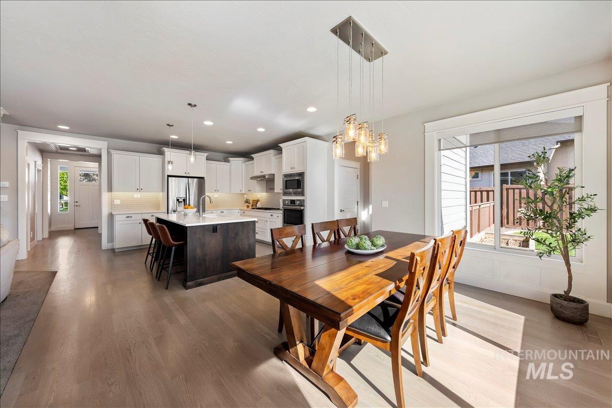 5986 N Vicenza Ave., Meridian, Idaho 83646, 4 Bedrooms, 2.5 Bathrooms, Residential For Sale, Price $774,900,MLS 98983037