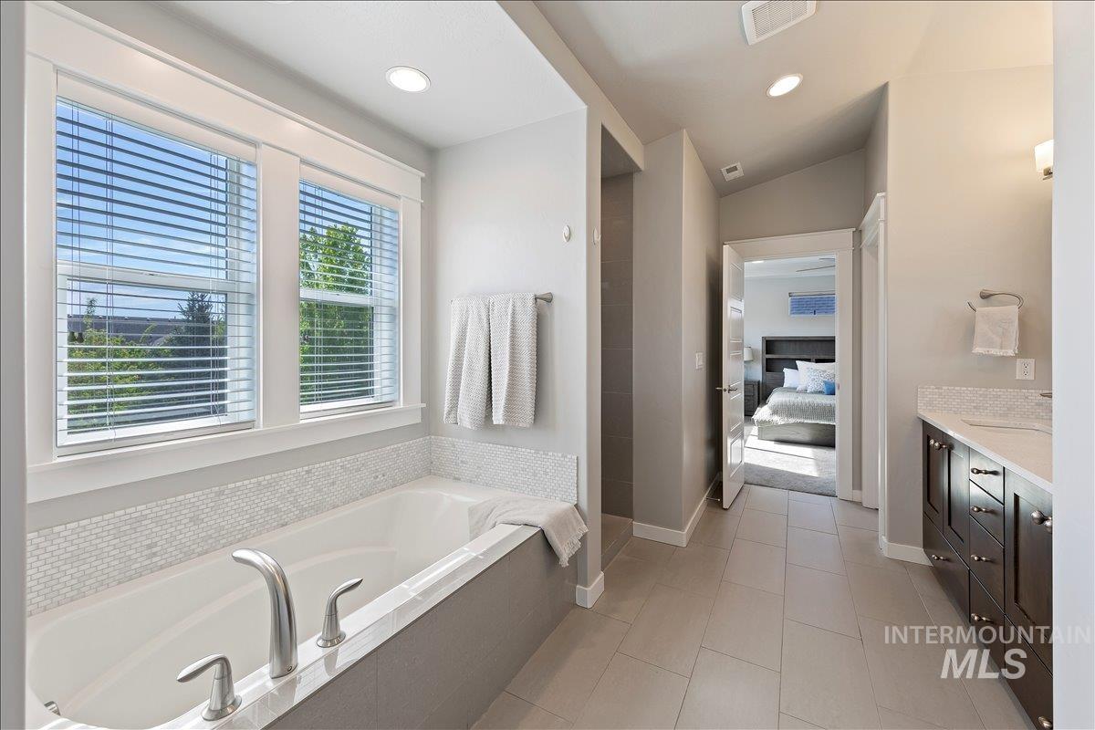 5986 N Vicenza Ave., Meridian, Idaho 83646, 4 Bedrooms, 2.5 Bathrooms, Residential For Sale, Price $774,900,MLS 98983037