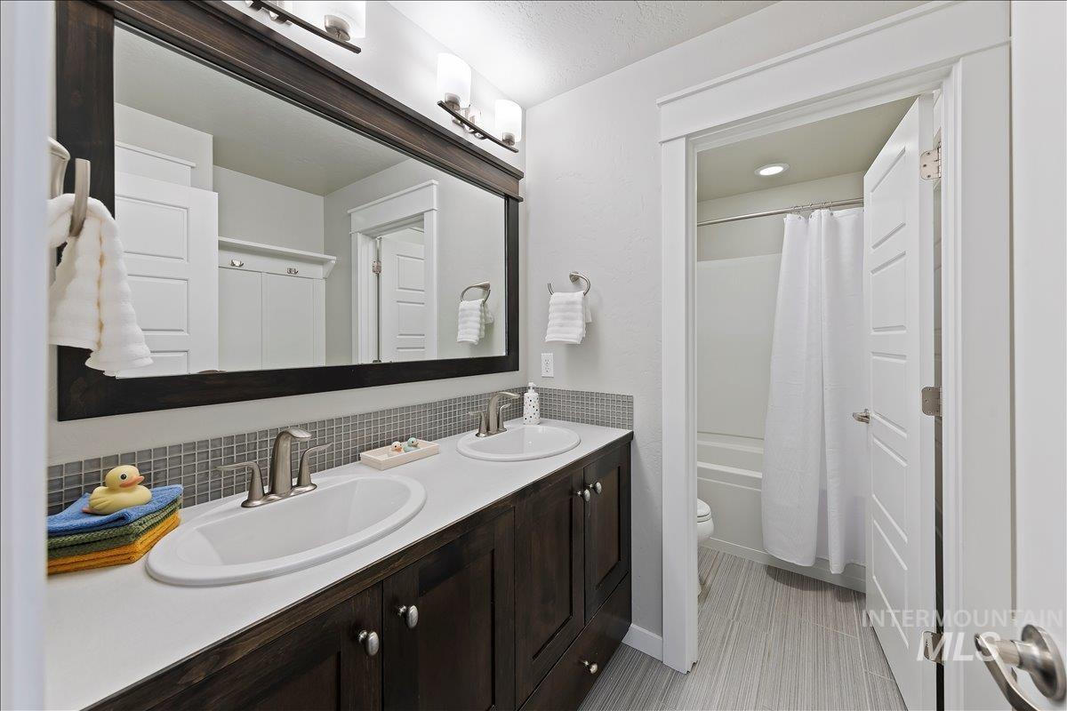 5986 N Vicenza Ave., Meridian, Idaho 83646, 4 Bedrooms, 2.5 Bathrooms, Residential For Sale, Price $774,900,MLS 98983037
