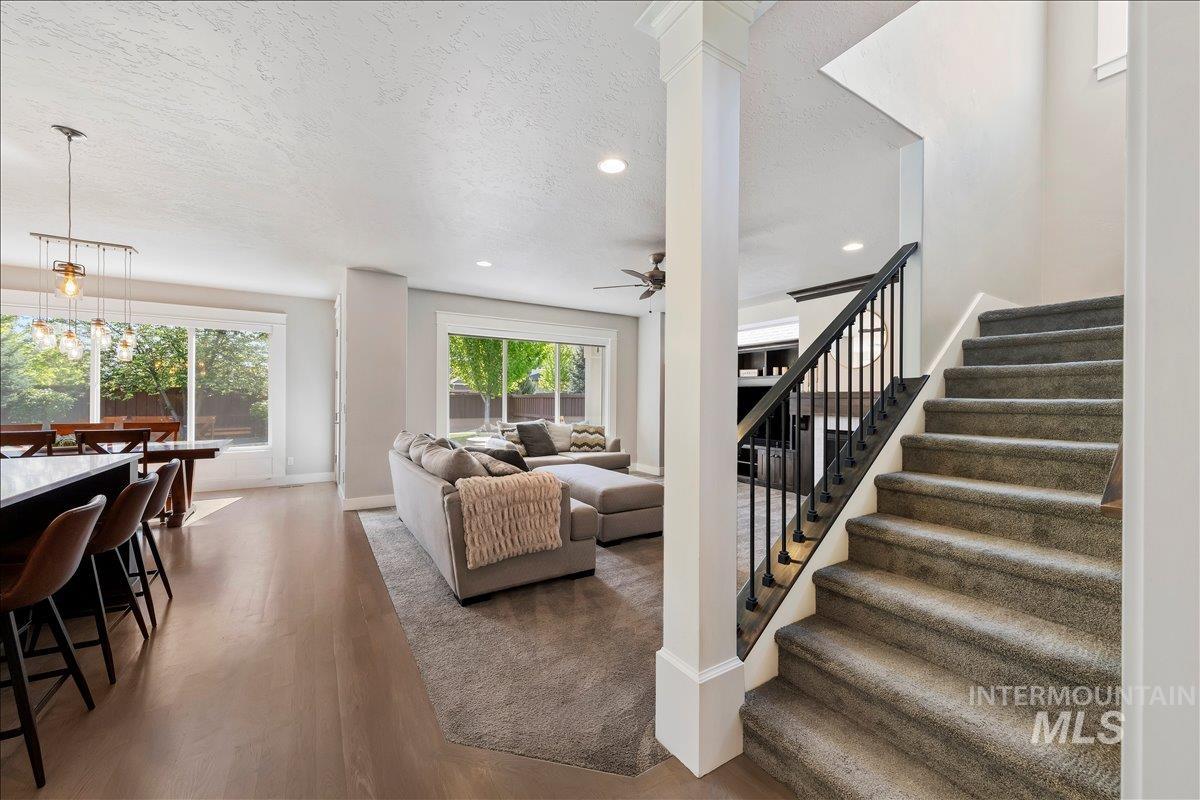 5986 N Vicenza Ave., Meridian, Idaho 83646, 4 Bedrooms, 2.5 Bathrooms, Residential For Sale, Price $774,900,MLS 98983037