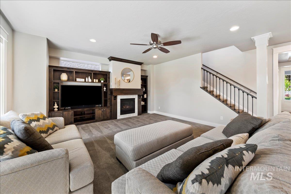 5986 N Vicenza Ave., Meridian, Idaho 83646, 4 Bedrooms, 2.5 Bathrooms, Residential For Sale, Price $774,900,MLS 98983037