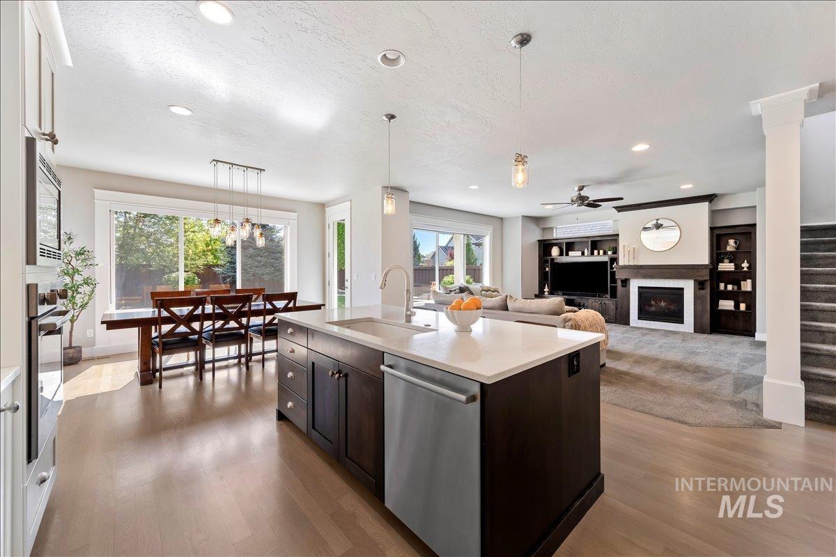 5986 N Vicenza Ave., Meridian, Idaho 83646, 4 Bedrooms, 2.5 Bathrooms, Residential For Sale, Price $774,900,MLS 98983037