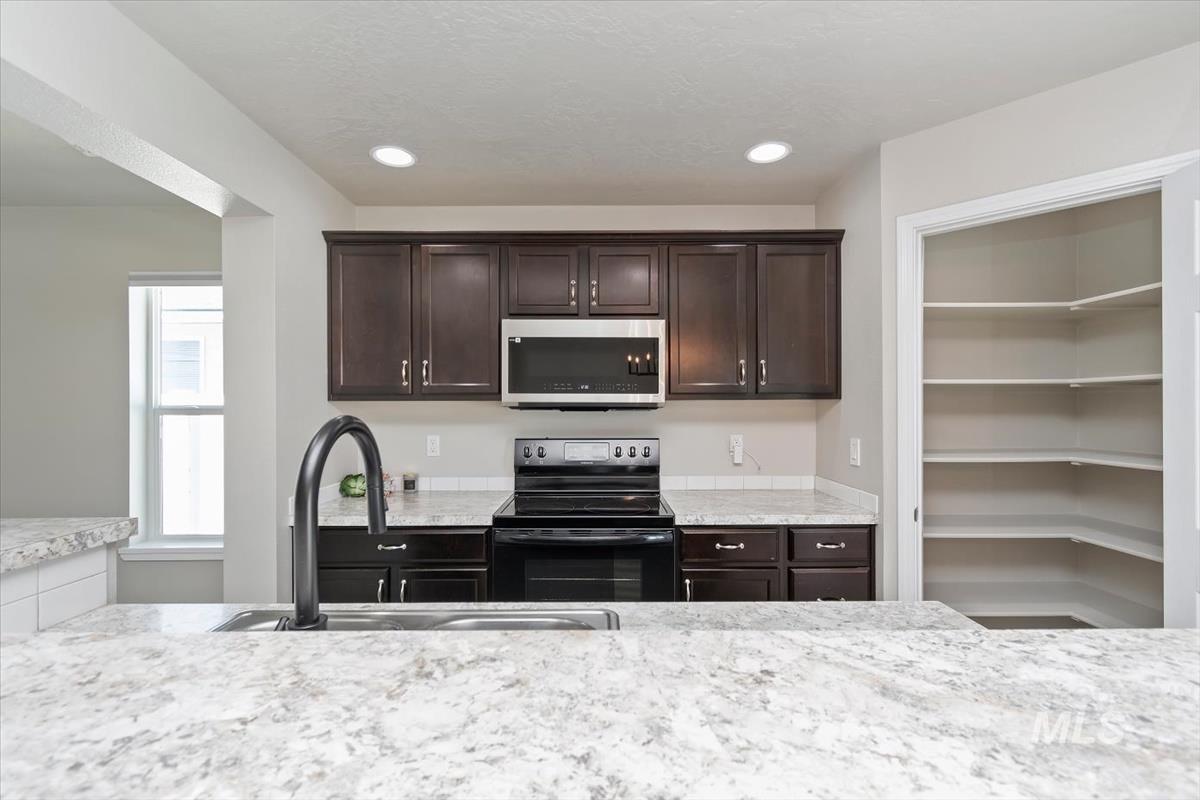 4323 Bainbridge St, Caldwell, Idaho 83607-4510, 3 Bedrooms, 2 Bathrooms, Residential For Sale, Price $420,000,MLS 98983050