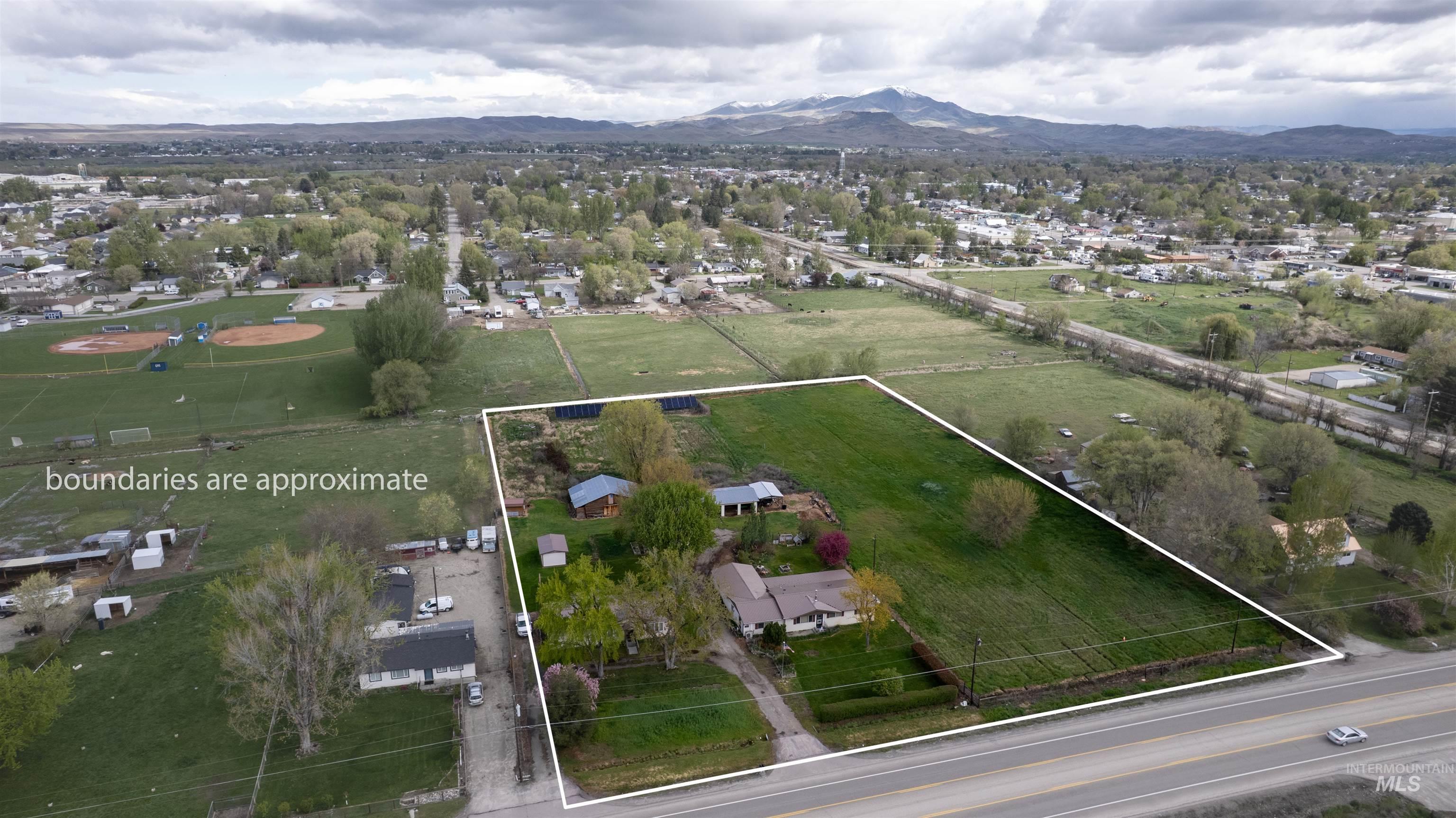 338, 340, & TBD W Hwy 52, Emmett, Idaho 83617, 6 Bedrooms, 4 Bathrooms, Residential For Sale, Price $1,249,500,MLS 98983053