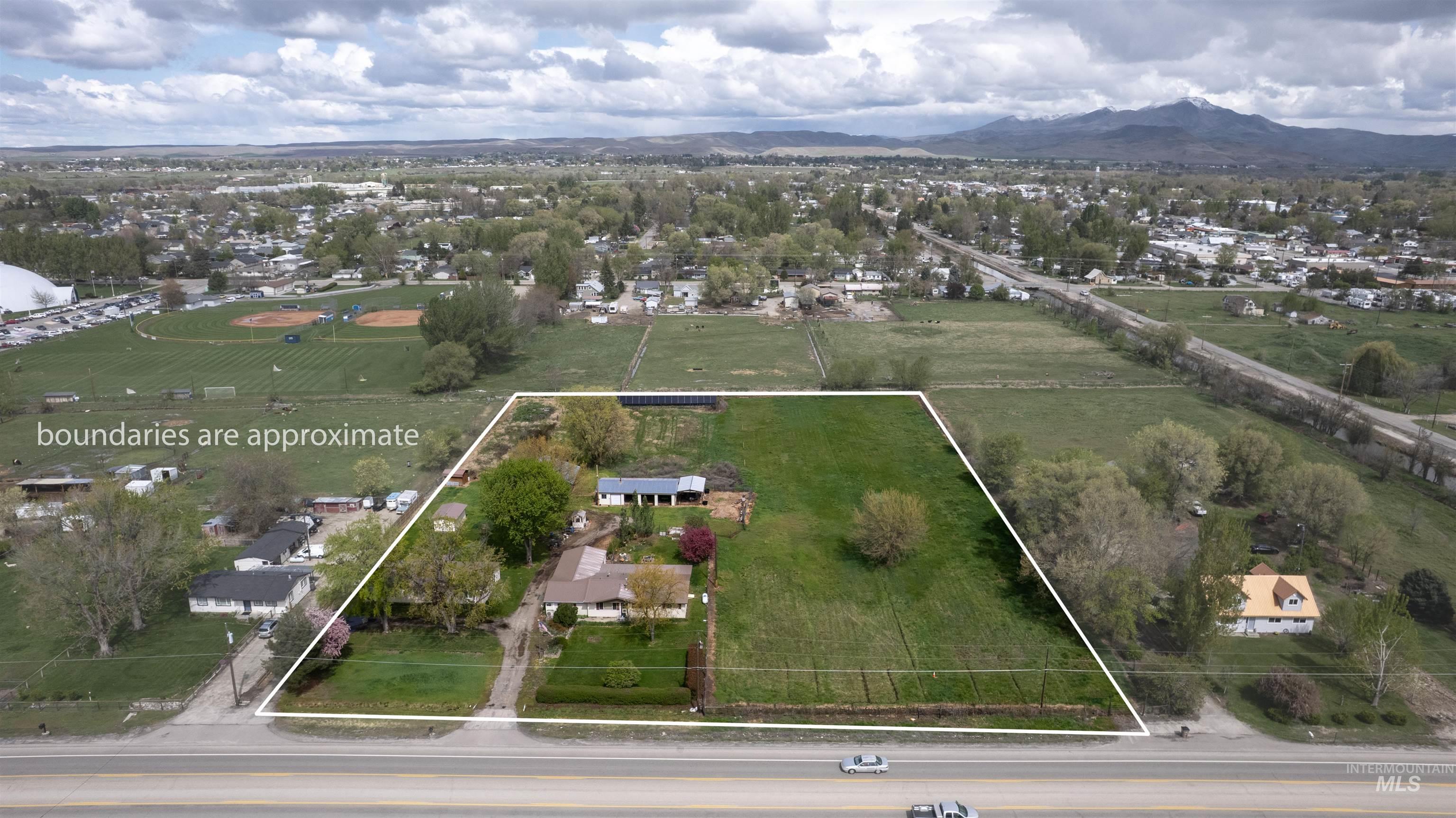 338, 340, & TBD W Hwy 52, Emmett, Idaho 83617, 6 Bedrooms, 4 Bathrooms, Residential For Sale, Price $1,249,500,MLS 98983053