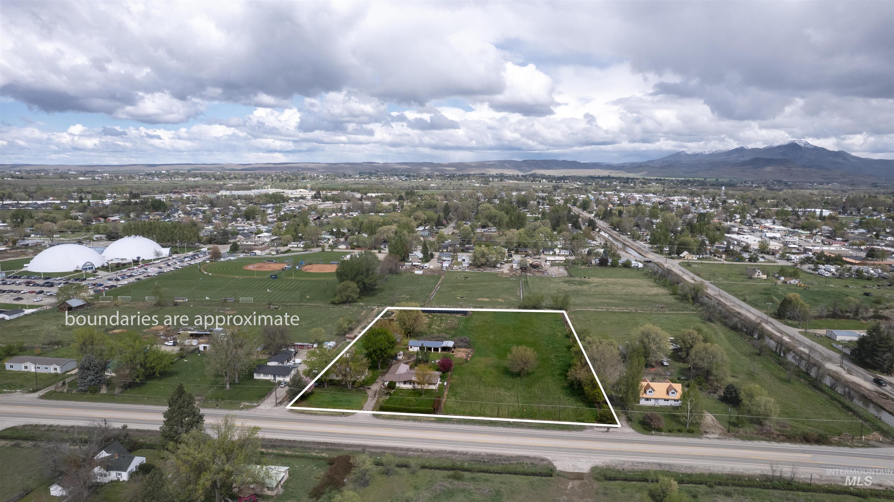 338, 340, & TBD W Hwy 52, Emmett, Idaho 83617, 6 Bedrooms, 4 Bathrooms, Residential For Sale, Price $1,249,500,MLS 98983053