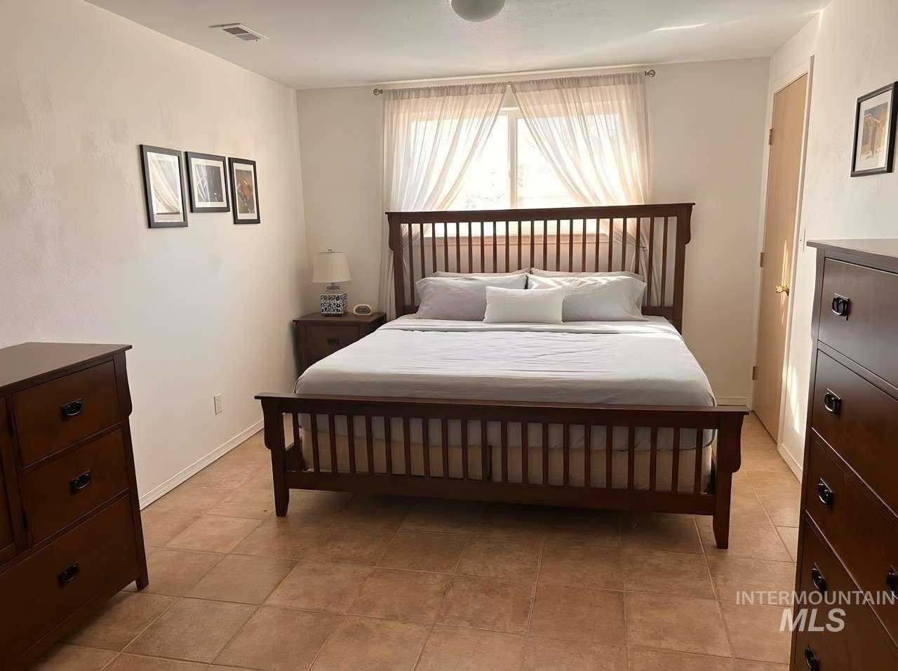 5541 N Samson Ave, Boise, Idaho 83704, 4 Bedrooms, 4 Bathrooms, Residential For Sale, Price $612,000,MLS 98983058