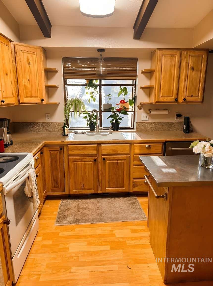 5541 N Samson Ave, Boise, Idaho 83704, 4 Bedrooms, 4 Bathrooms, Residential For Sale, Price $612,000,MLS 98983058