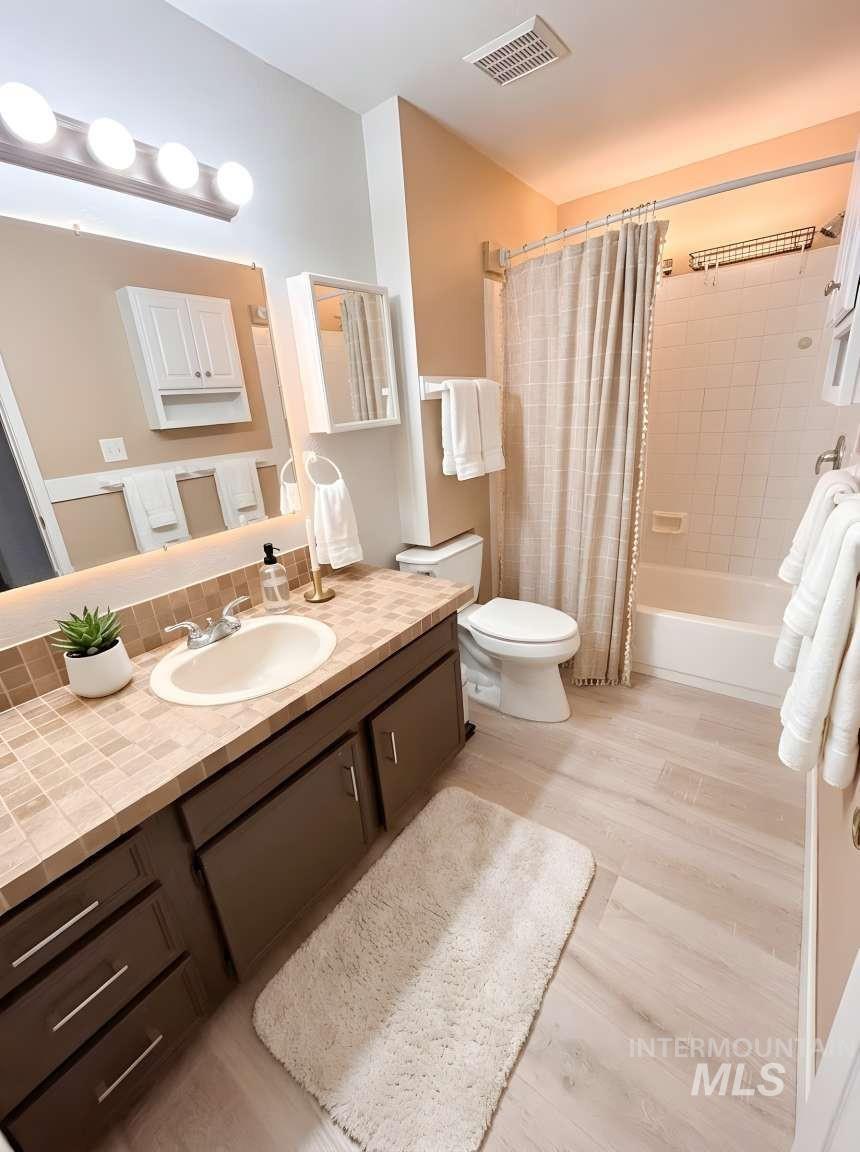 5541 N Samson Ave, Boise, Idaho 83704, 4 Bedrooms, 4 Bathrooms, Residential For Sale, Price $612,000,MLS 98983058