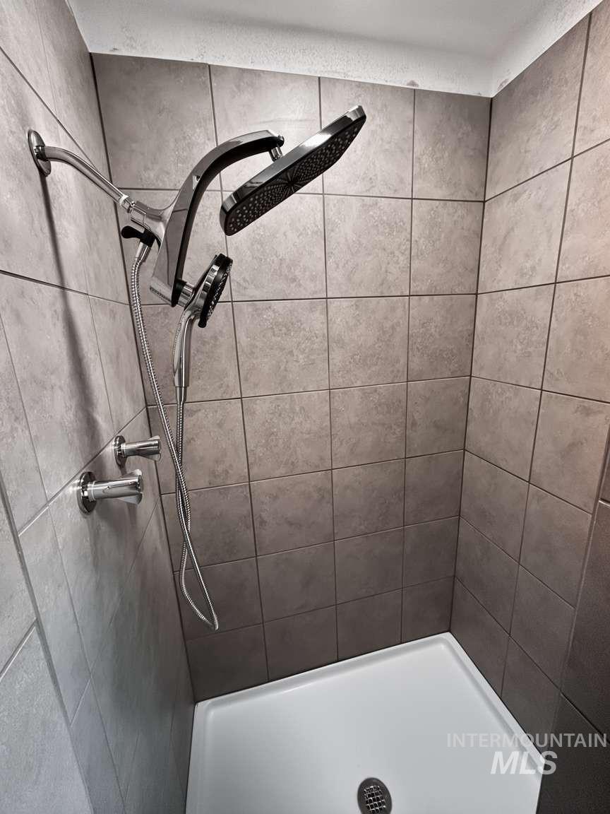 5541 N Samson Ave, Boise, Idaho 83704, 4 Bedrooms, 4 Bathrooms, Residential For Sale, Price $612,000,MLS 98983058