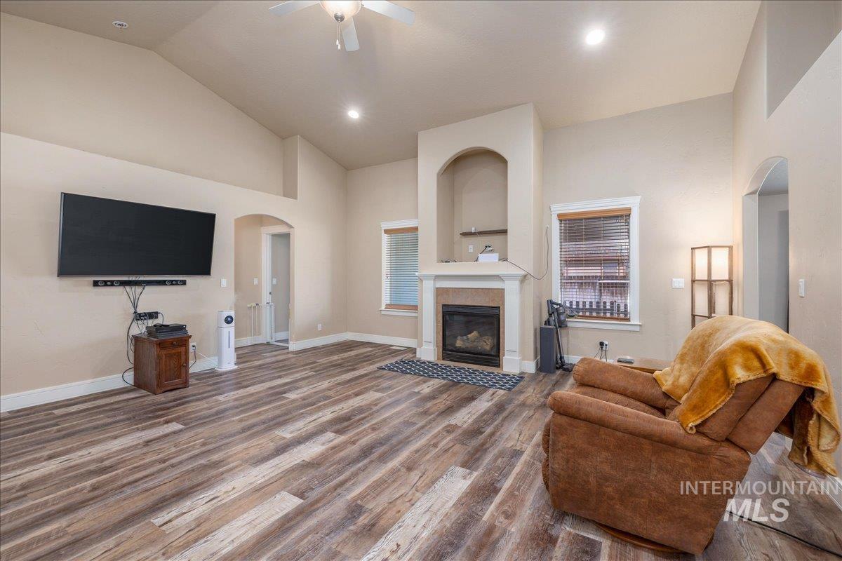 1061 SW Independence, Mountain Home, Idaho 83647, 3 Bedrooms, 2 Bathrooms, Residential For Sale, Price $387,000,MLS 98983060