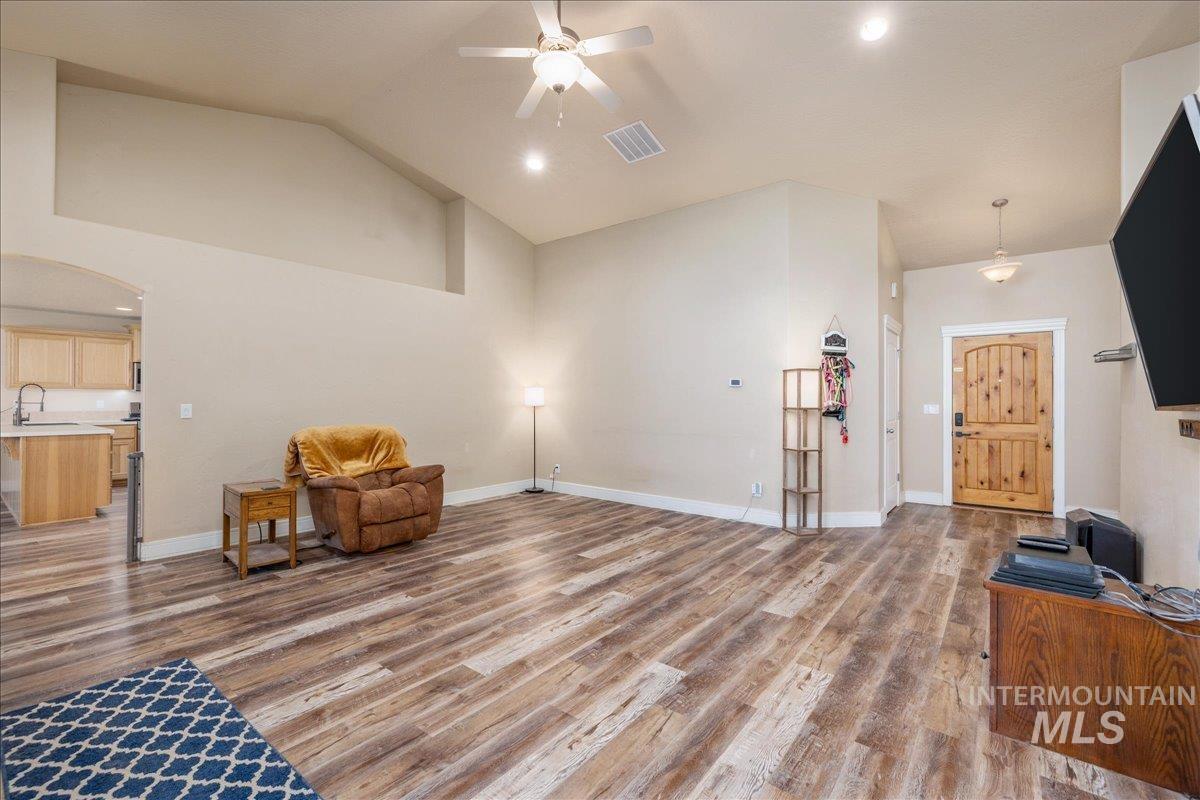 1061 SW Independence, Mountain Home, Idaho 83647, 3 Bedrooms, 2 Bathrooms, Residential For Sale, Price $387,000,MLS 98983060